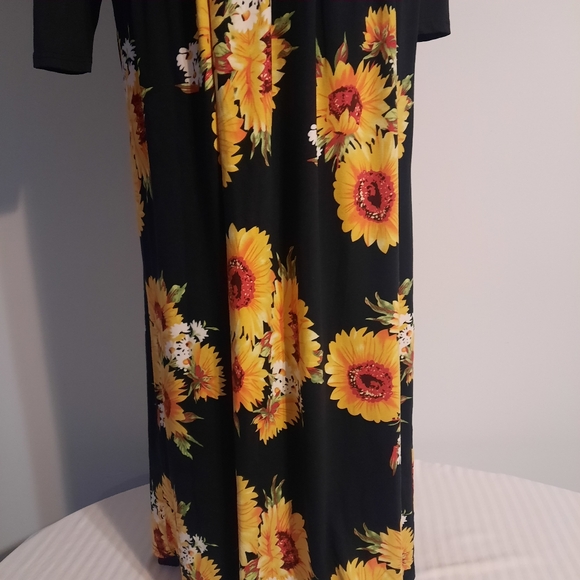 Maxi dress with flowers - Picture 10 of 12